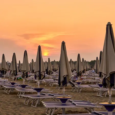Cozy Flat With Shared Pools And Private Garden Apartment Bibione