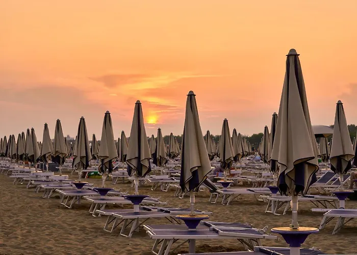 Cozy Flat With Shared Pools And Private Garden Apartment Bibione